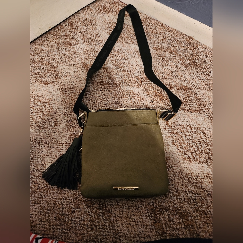 Steve Madden army green crossbody